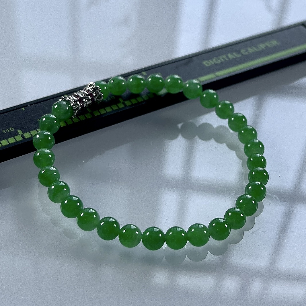 收藏级别，缅甸天然翡翠A货，卡5.5冰种起胶满绿阳绿小圆珠手串手链，尺寸：5.5mm/30颗，长度172mm，重量：10.00g