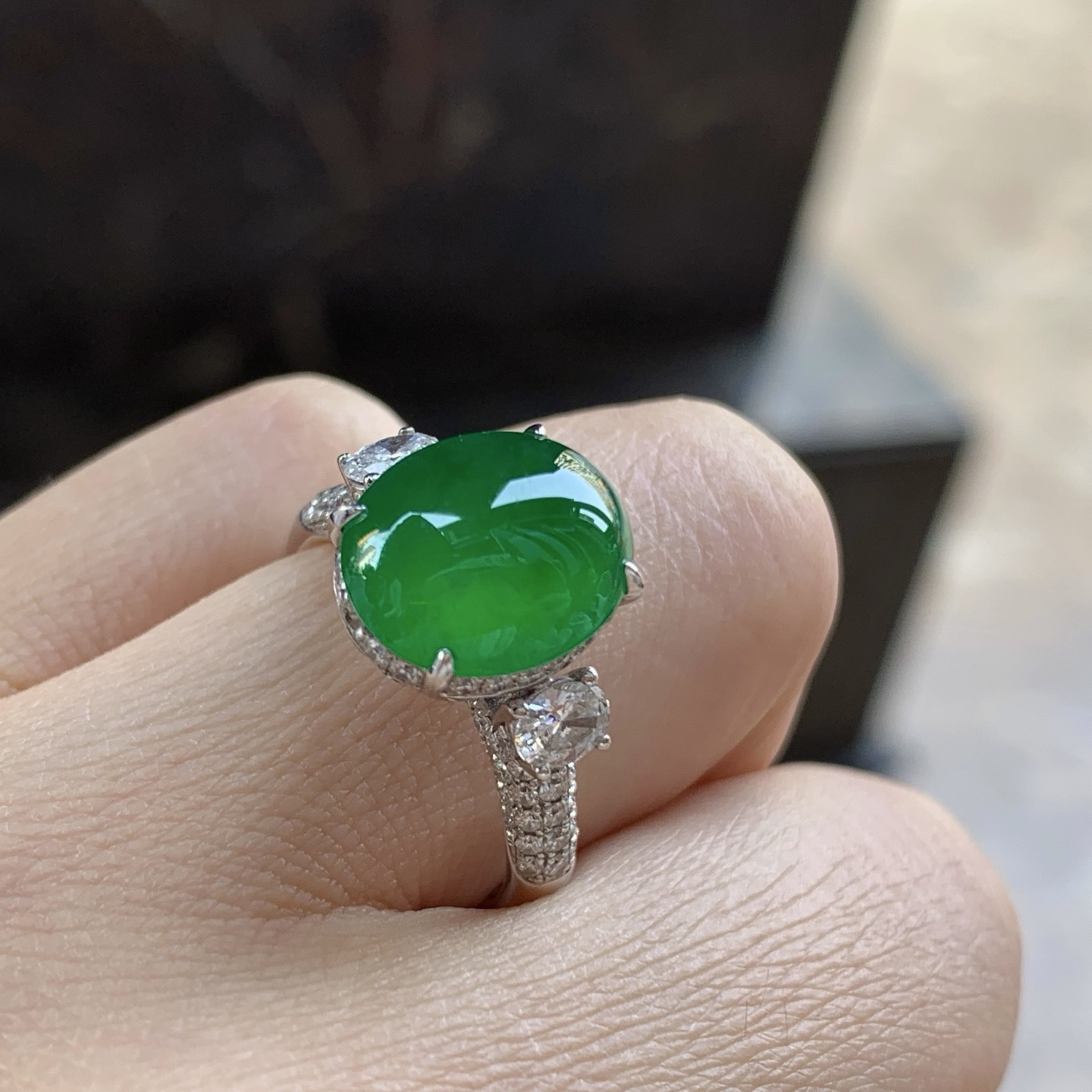 冰辣绿色戒指^_^颜色鲜艳 种水好 银托