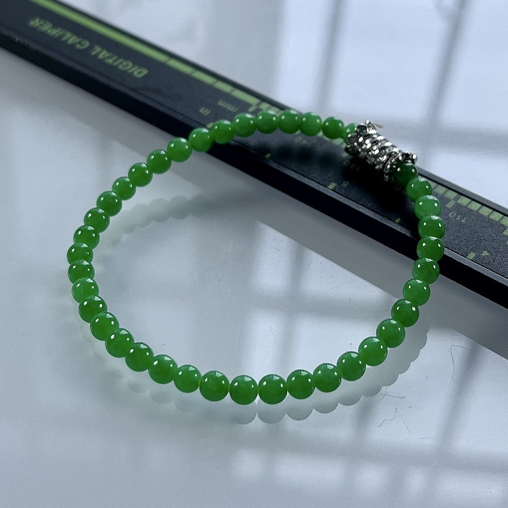 收藏级别，缅甸天然翡翠A货，卡4冰种起胶正阳绿小米珠小圆珠手串手链，尺寸：4mm/40颗，长度162mm，重量：5.77g