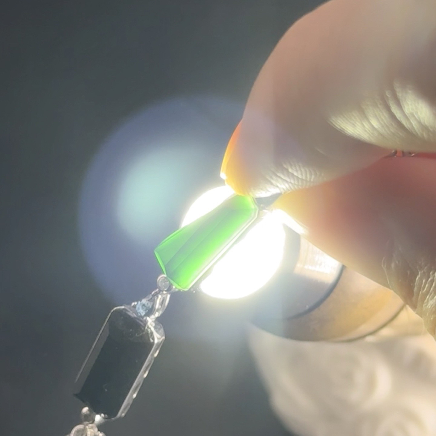 精品18k墨翠项链 种好色正 黑度极好 打灯通透 油性十足  尺寸22.9