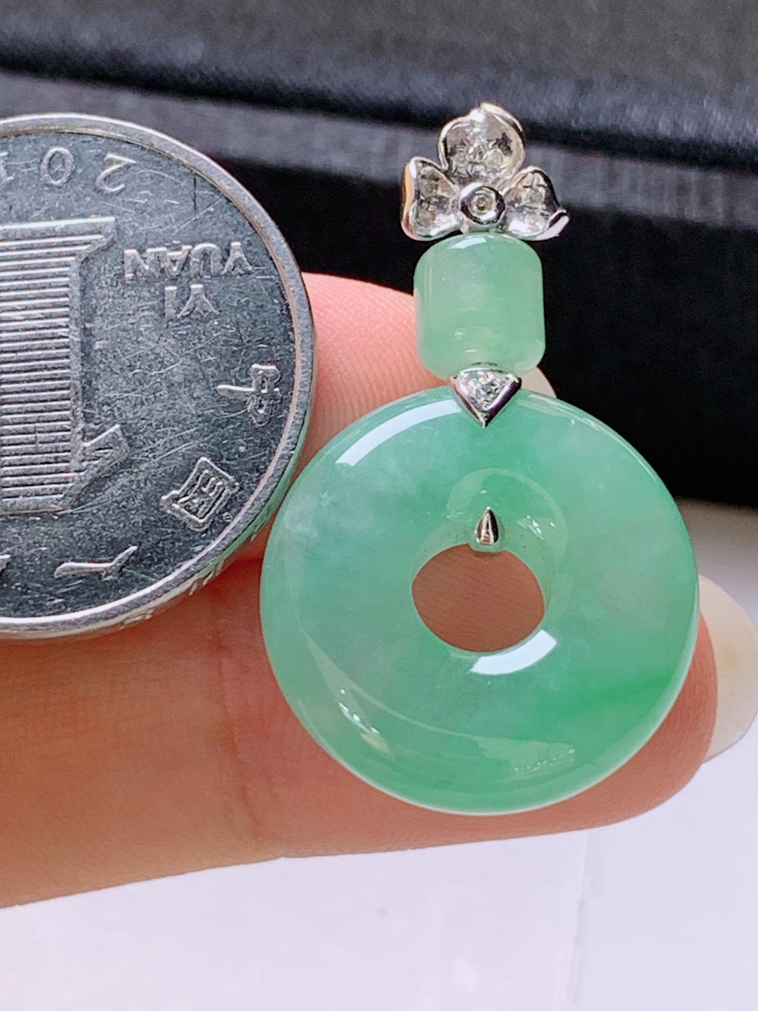 ️ 冰阳绿甜甜圈吊坠，无裂色甜饱满，裸石19.2-6.332.5