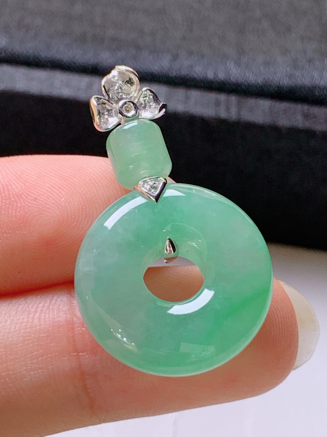 ️ 冰阳绿甜甜圈吊坠，无裂色甜饱满，裸石19.2-6.332.5