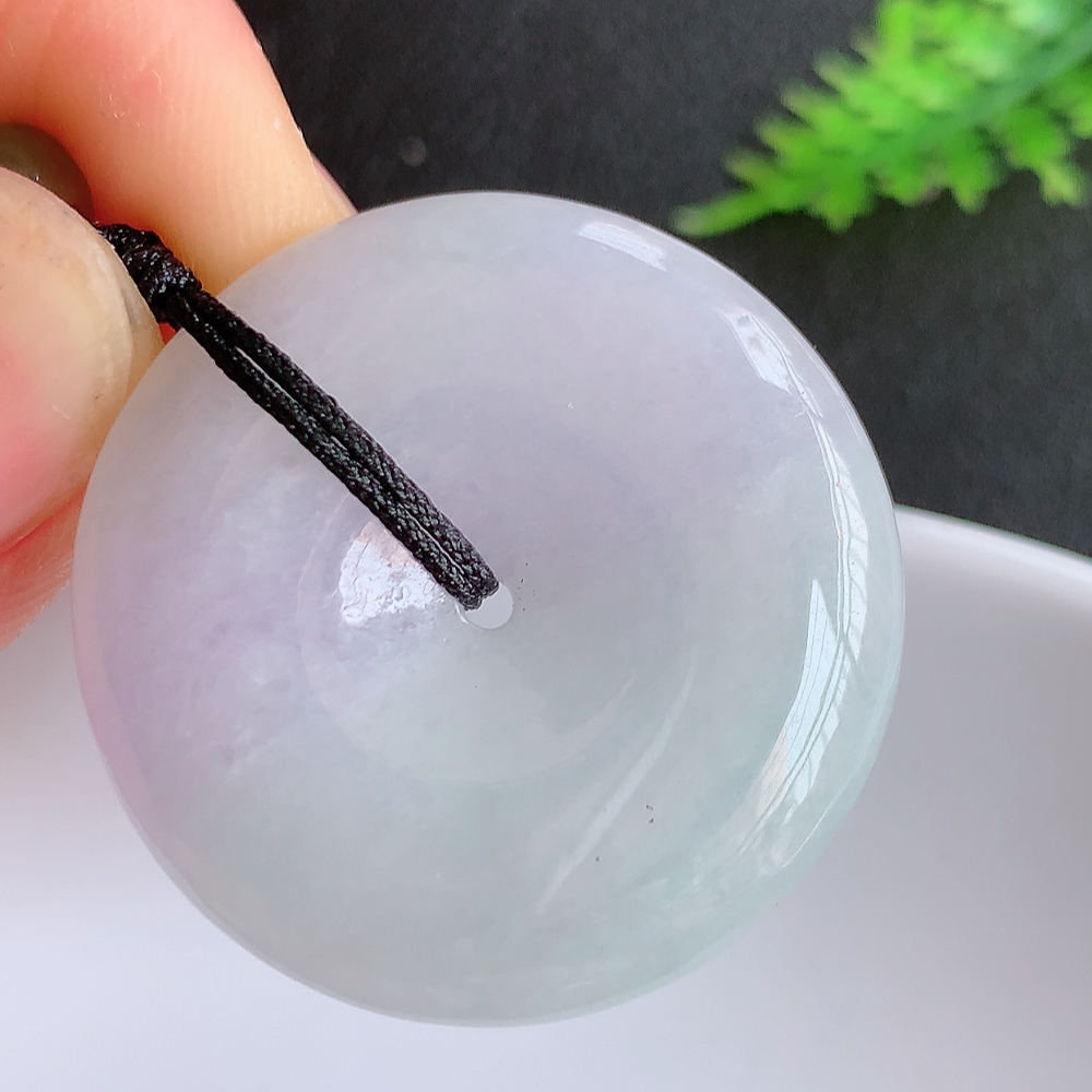 冰润紫罗兰平安扣吊坠，厚装饱满，冰润剔透，细腻水足，种质润泽，飘花灵动，佩戴优雅大气，W357.18