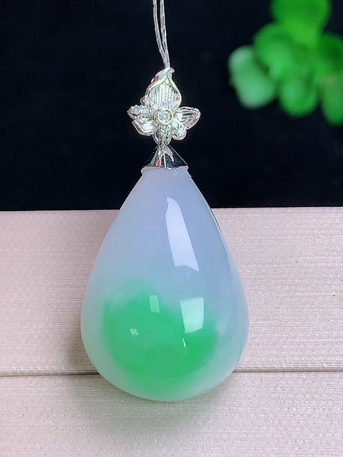  ，18k金镶春带彩水滴，无裂，尺寸24.5/16.3/11，№;y188   16