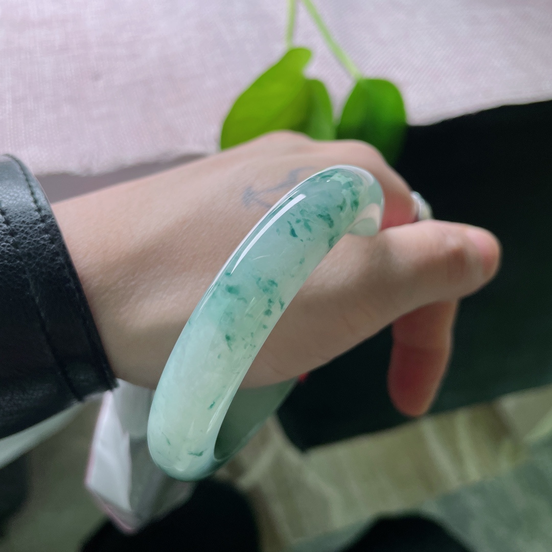 飘花正圈，冰润细腻，清新俊逸，飘逸灵动，贵气，无裂，ss55167a