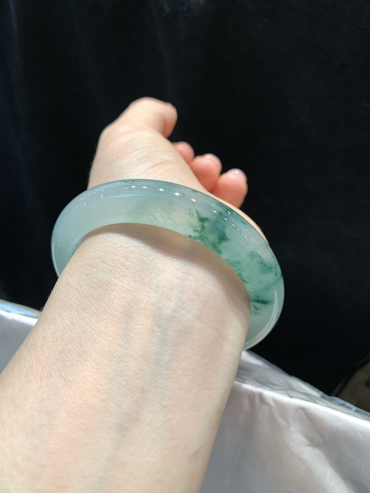 尺寸56.6/12.3/8.6，冰种飘花手镯
种老水足
TG-1244-3600