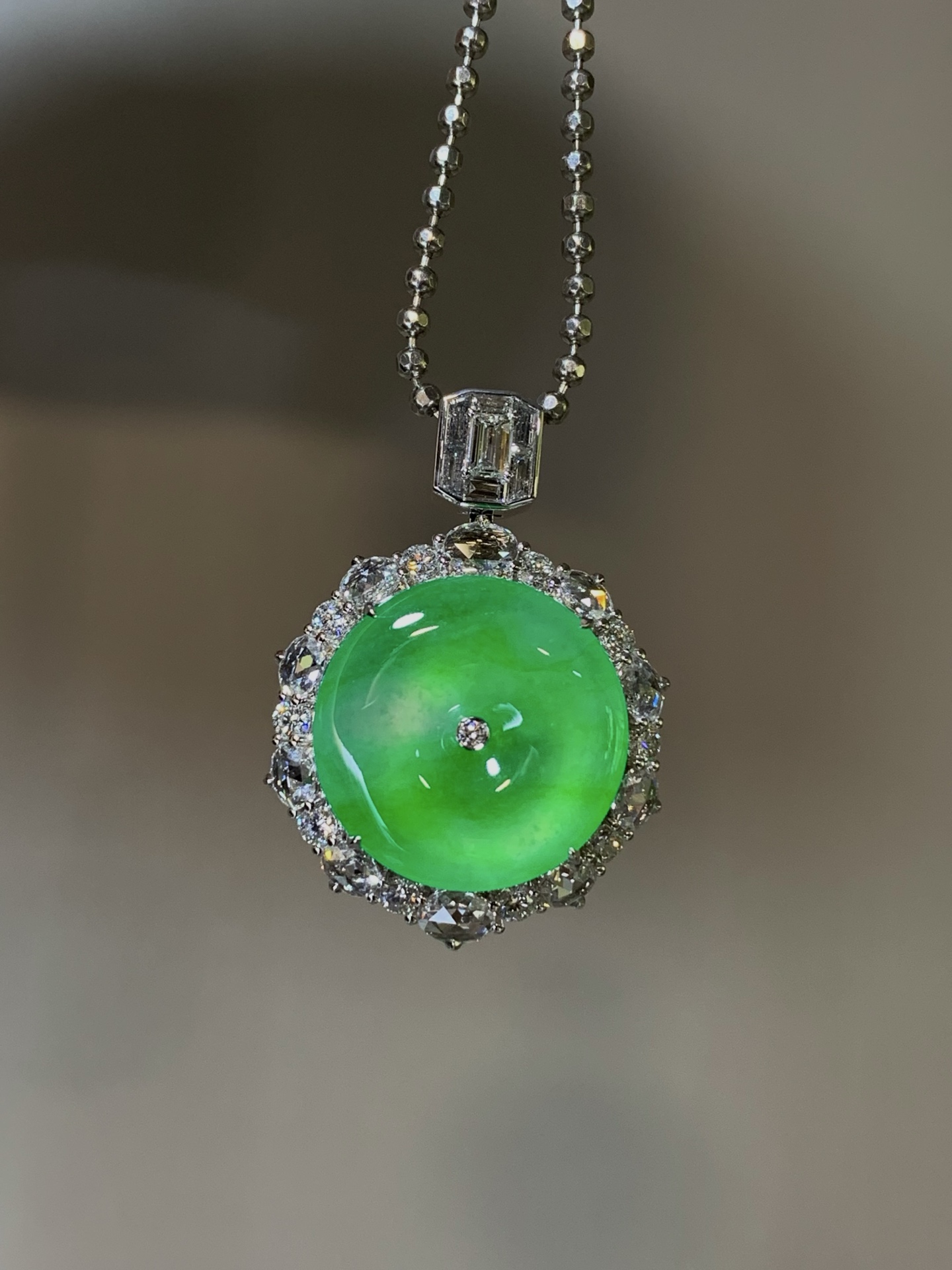 ️【18k金镶嵌平安扣吊坠】种老细腻，色阳浓郁起胶，成品：32.4*22.9*10.6，裸石：17.9,a17825/419