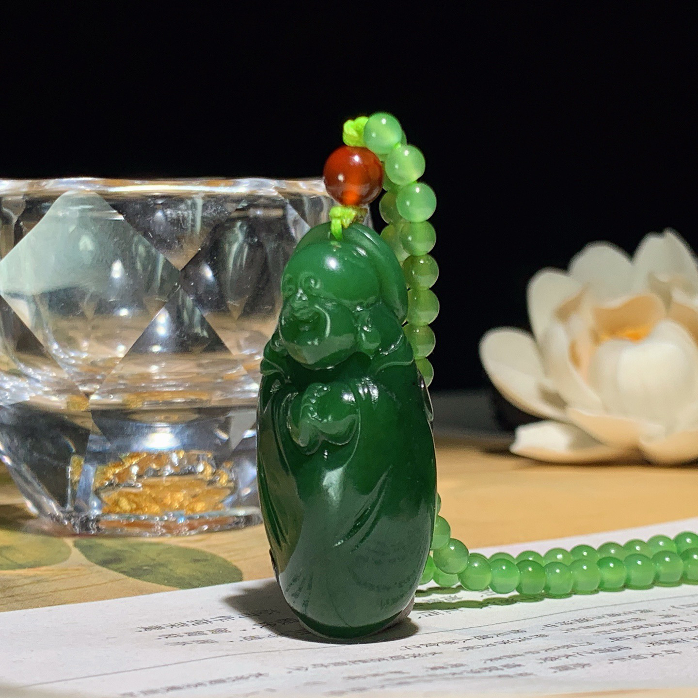 和田玉红皮料菠菜绿俄罗斯碧玉佛引福来挂件 尺寸44/21/13重31.5克，玉质细腻油润 底色纯净 