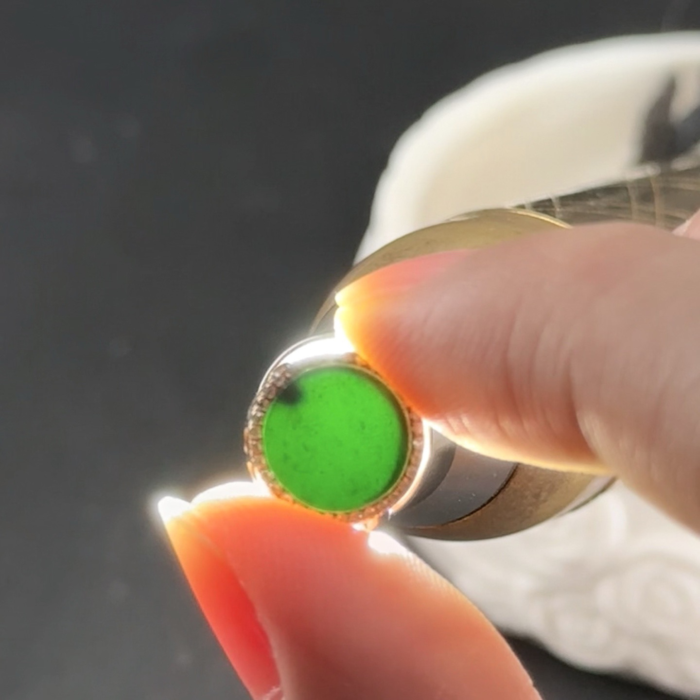 精品18k墨翠圆牌耳包 种好色正 黑度极好 打灯通透 油性十足 尺寸10.7