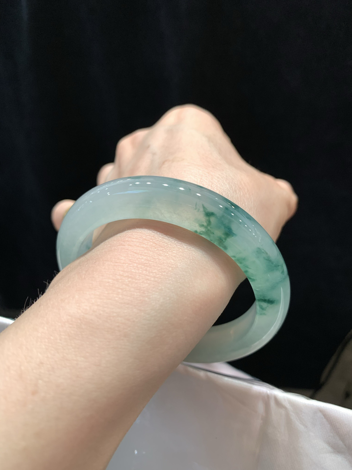 尺寸56.6/12.3/8.6，冰种飘花手镯
种老水足
TG-1244-3600