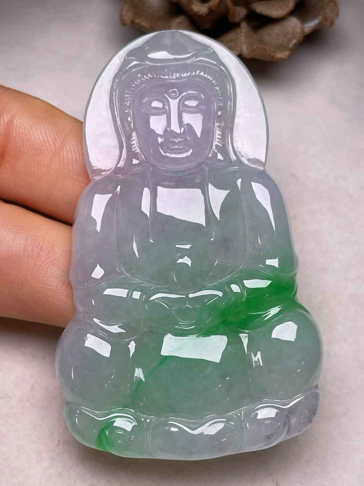 冰糯种飘绿【观音菩萨】吊坠，种水好，玉质细腻 ，卖相好.