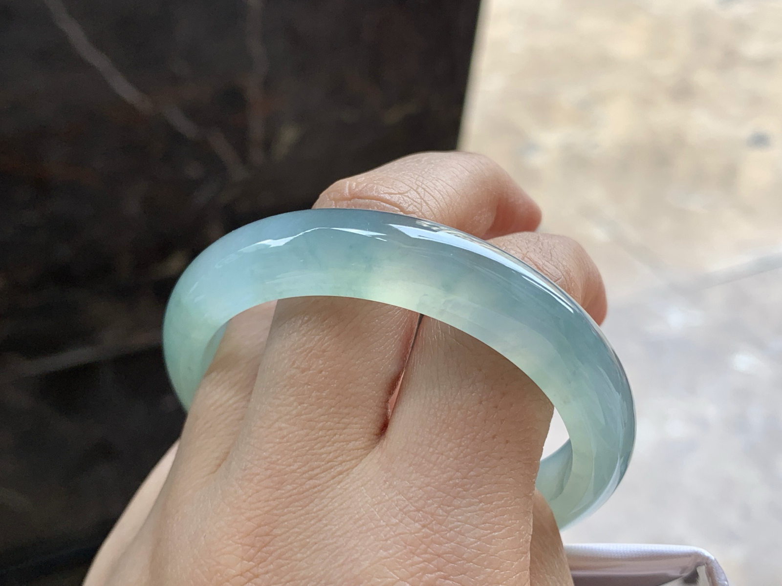 50.5-11.5-7.3

冰蓝底手镯^_^