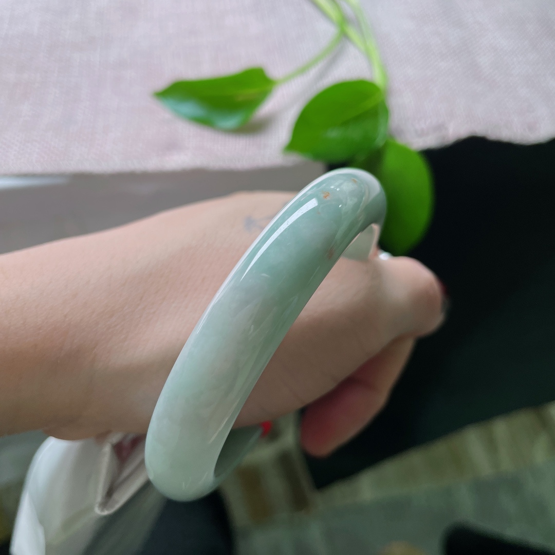 57.5/12.6/8.1，浅绿底正圈，腕间一泓翠，温润自生光。一点小细纹不影响，ss51194a