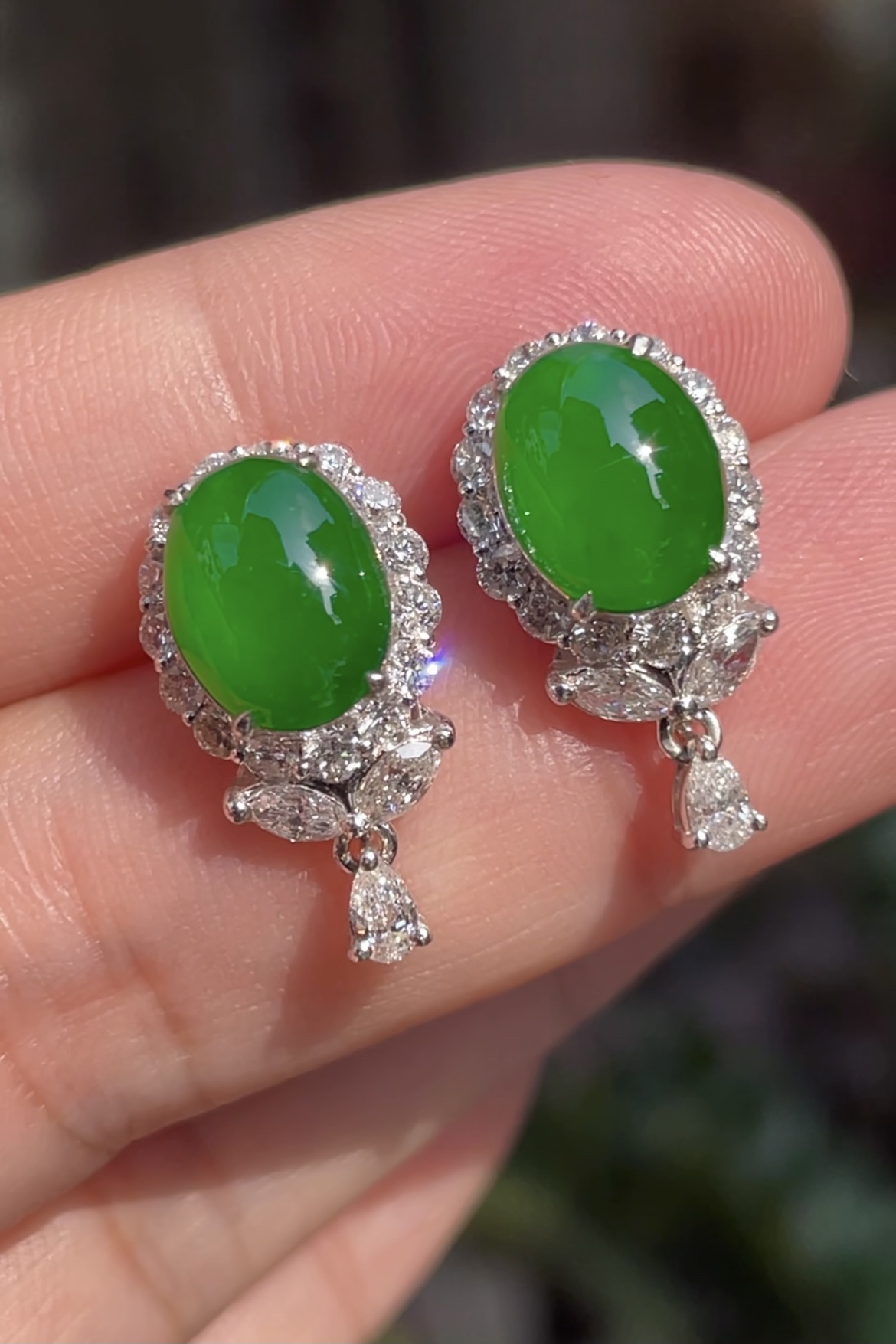 ️大件饱满， 通透水润，玉质细腻，翠色鲜艳，18k金奢华钻石镶嵌，9.5-7.5-3