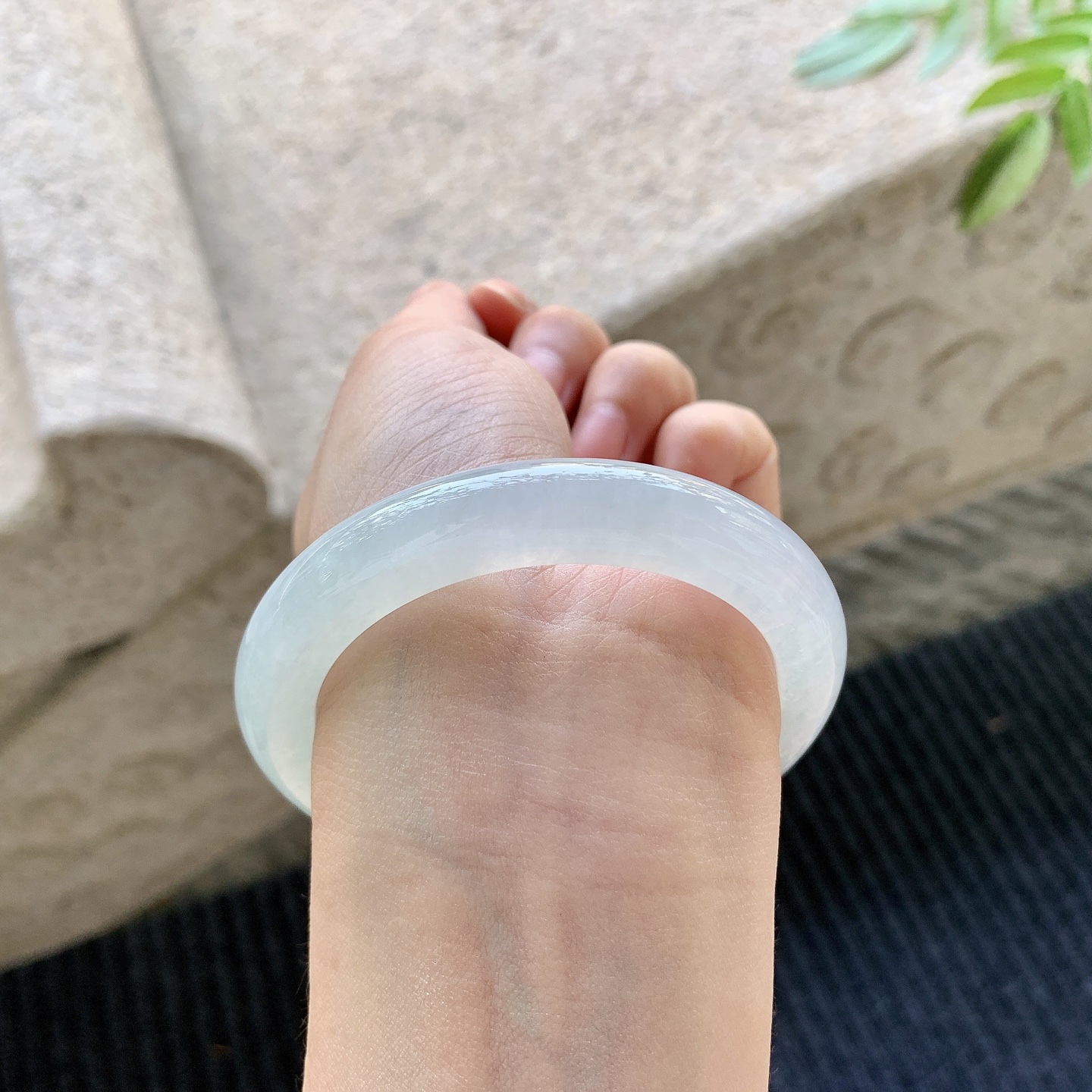 正圈53 54 圈口54.5/10/9 编码FL042005 糯冰底色，水润，种老，细腻，打灯有纹线