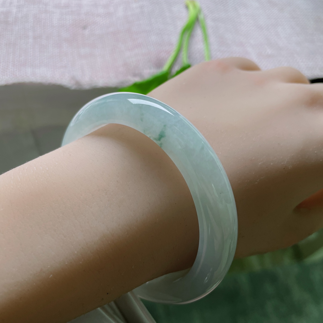 56/11.3/8.4飘花正圈，冰润细腻，飘逸，灵动，温柔大方，无裂，ss51220a