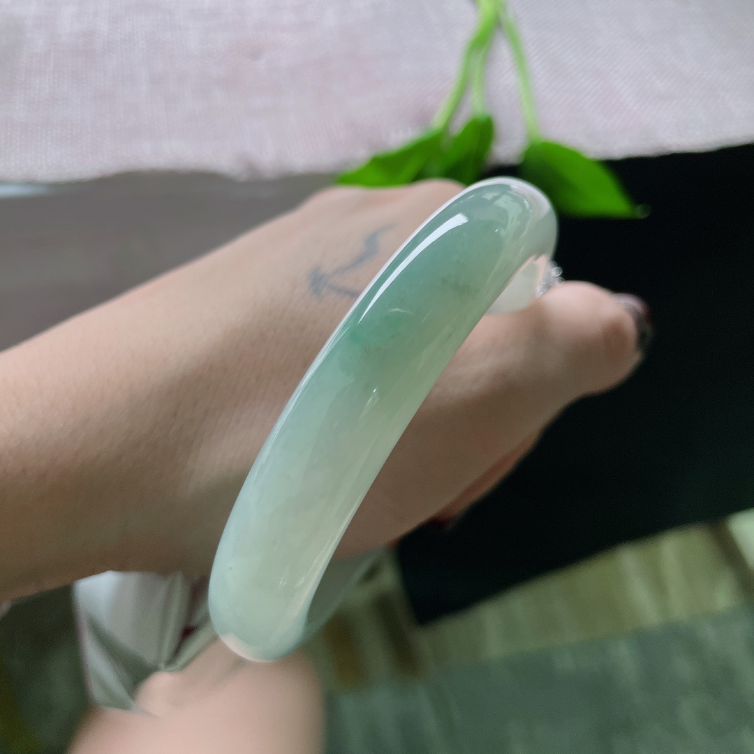 60/12.3/8.9绿底正圈，冰润细腻，渐变之色，婉间风华，悠然见南山，贵气，一点侧纹，ss51169a