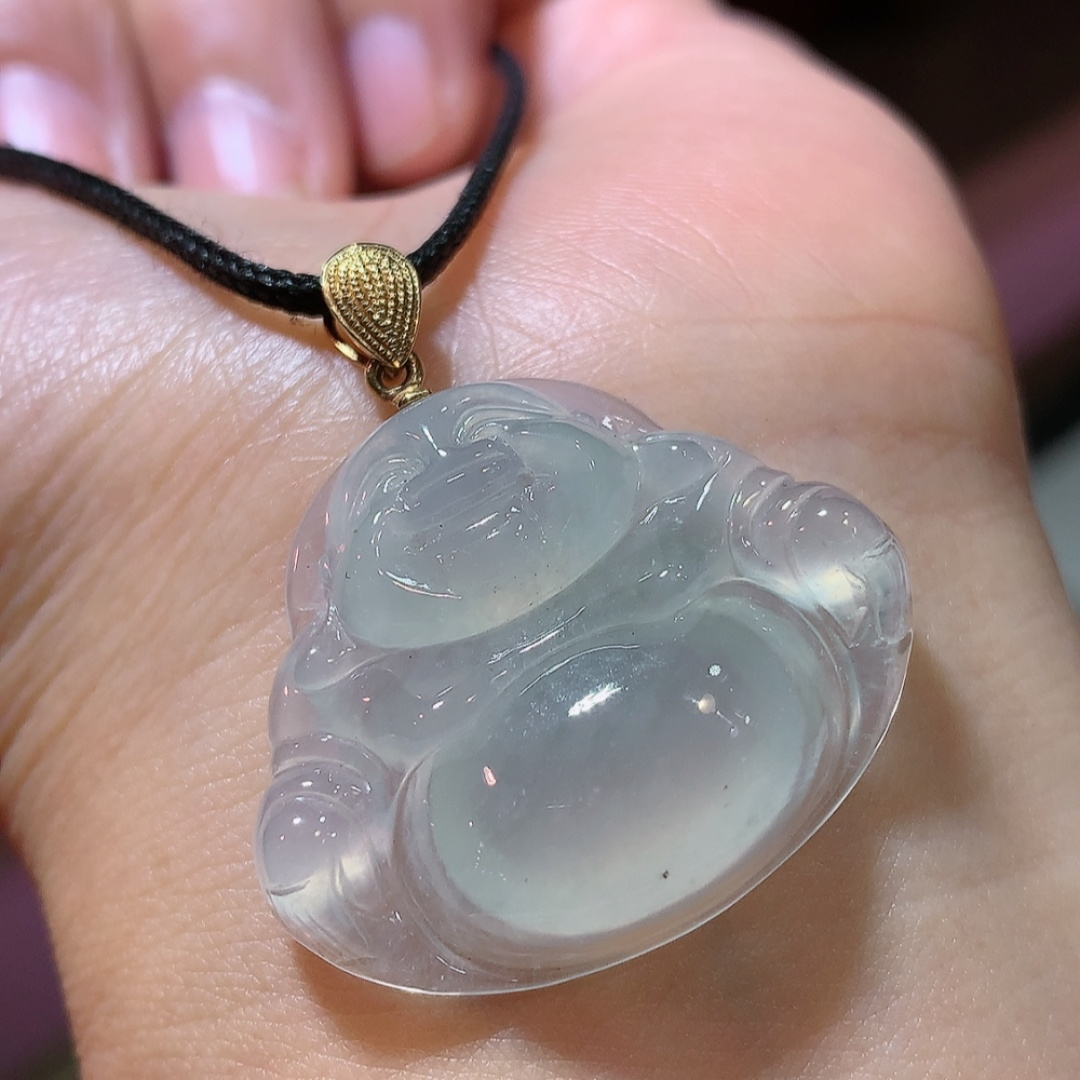 冰佛公吊坠。冰润底子细腻，胶感十足，佩戴简单大方货号89418，26.5-31.9-6.8