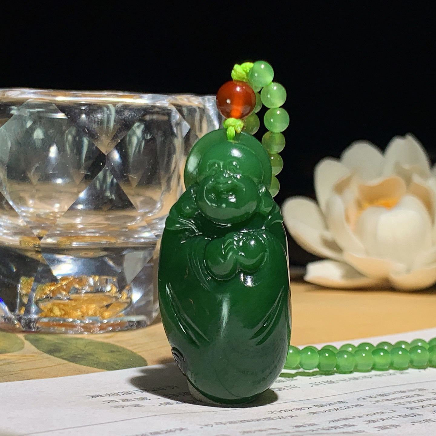 和田玉红皮料菠菜绿俄罗斯碧玉佛引福来挂件 尺寸44/21/13重31.5克，玉质细腻油润 底色纯净 