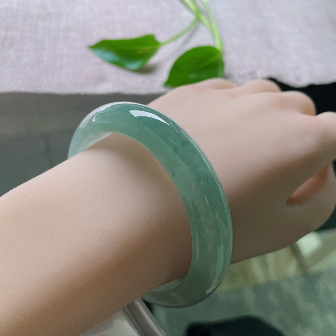 56.3/12.8/8.5，冰油正圈，像把天空和湖底的故事，全都封存在了这抹色彩里。无裂，ss50200a