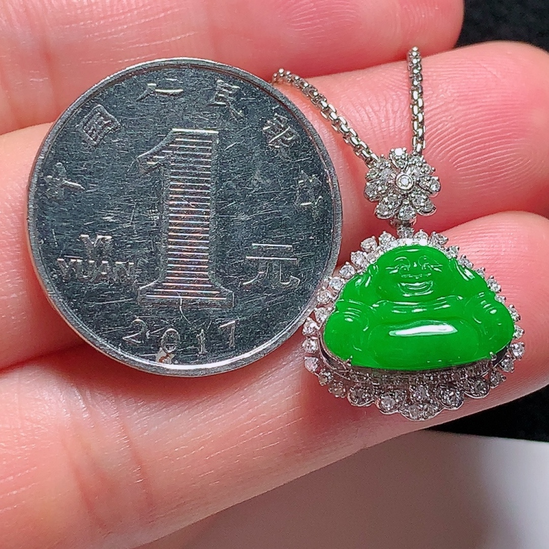 ️18k金镶嵌冰种阳绿佛公，种老水头好，又冰又润，饱满无裂：21.6/17.2/7.5mm裸石：9.6/14.5/2.1mm，ss