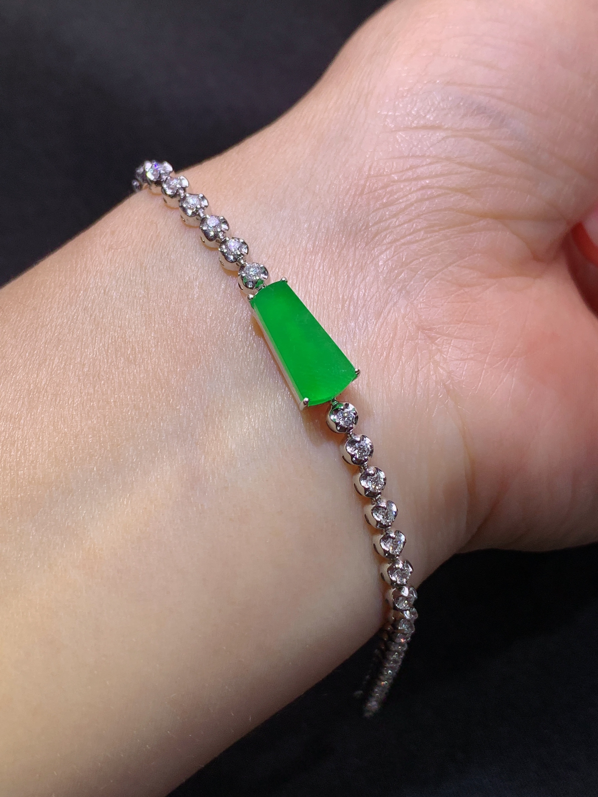 18 K金钻镶嵌冰种阳绿无事牌手链 重金大钻豪镶 新颖时尚 尺寸12.3*5.3*2
