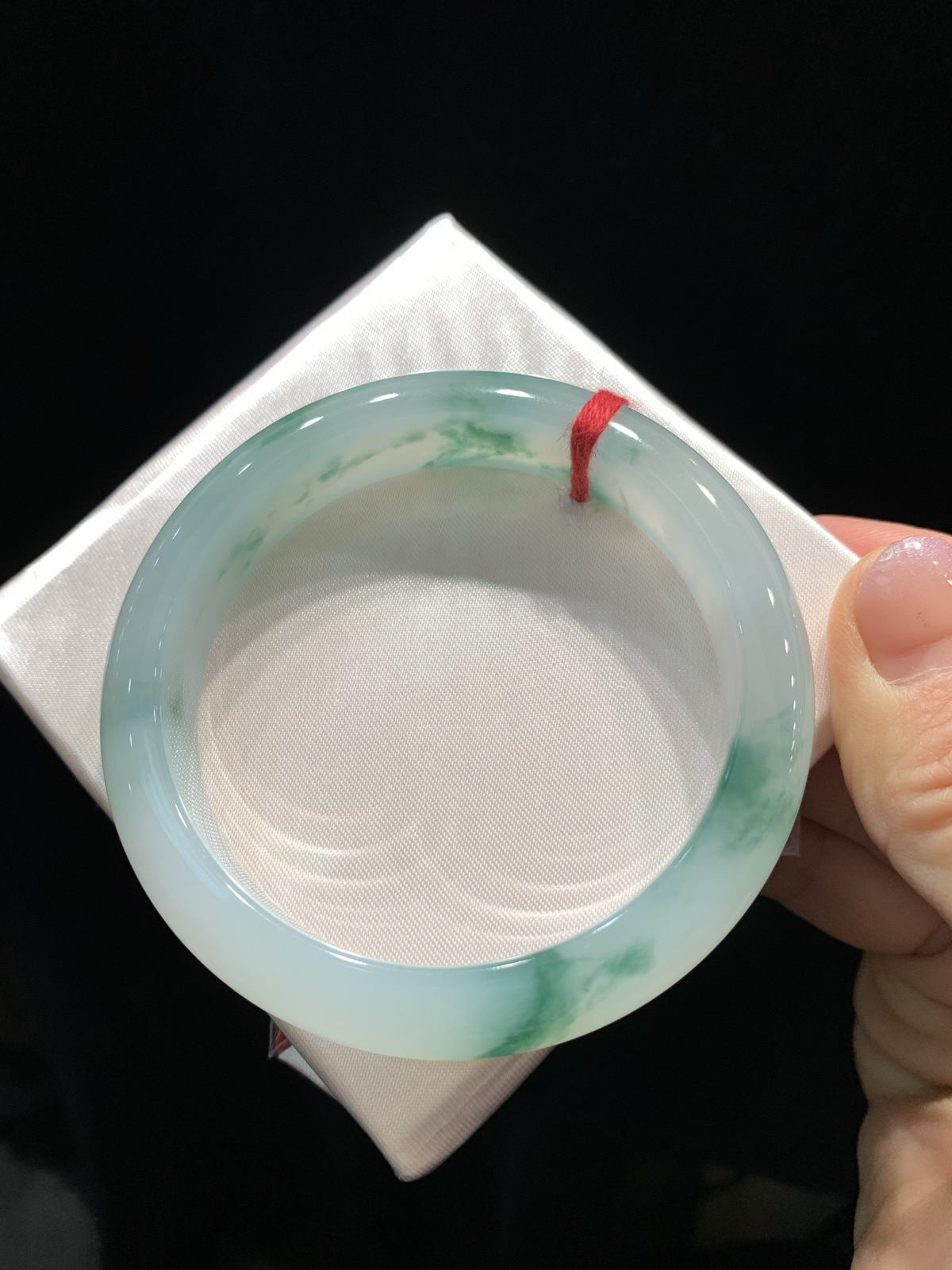 尺寸55.9/12.4/8.2，冰飘花手镯
水润细腻 清新甜美