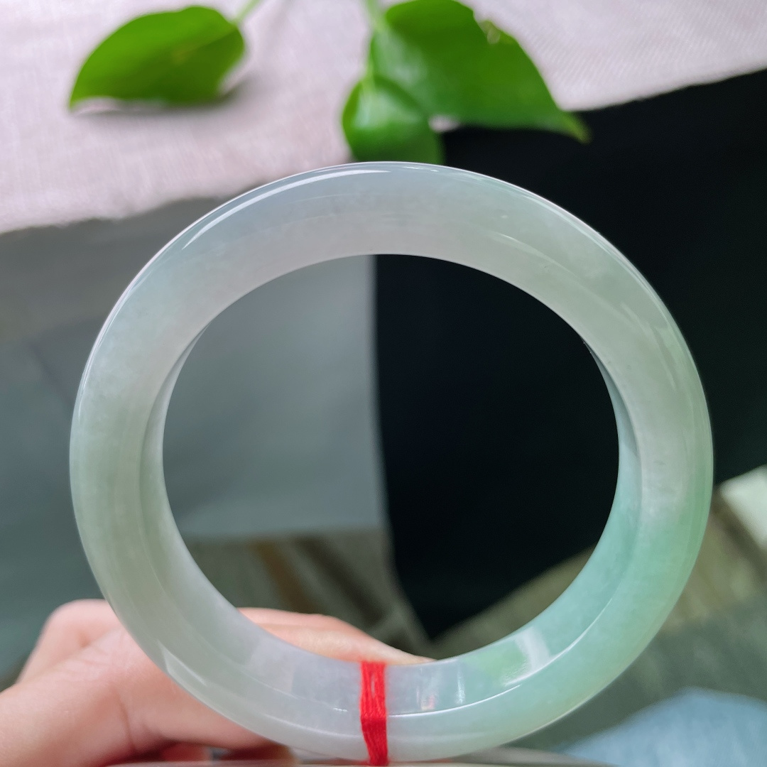 56.1/12.1/9，浅绿底正圈，清秀迷人，种老，渐入佳境的感觉，无裂，ss51142a