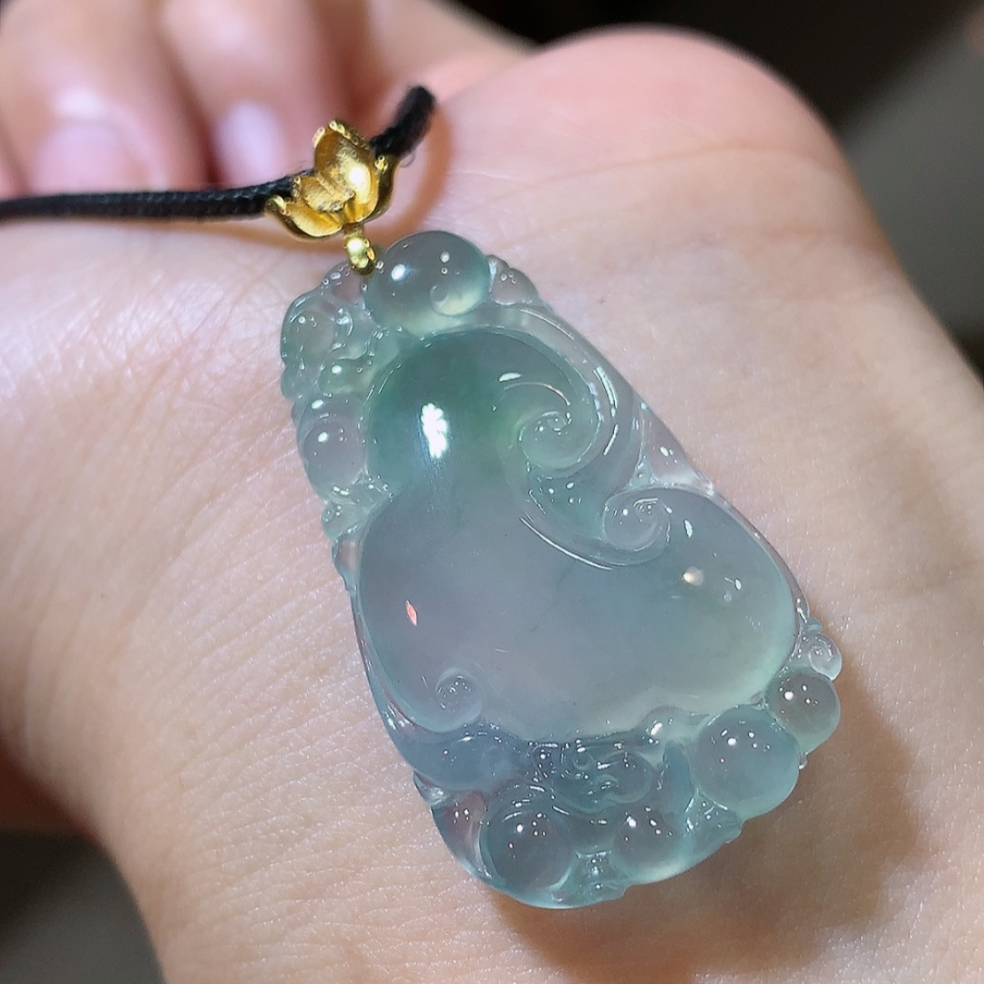 高冰飘花如意吊坠，冰润起胶感，料子细腻饱满，佩戴清新自然，35.3-20.1-5.5