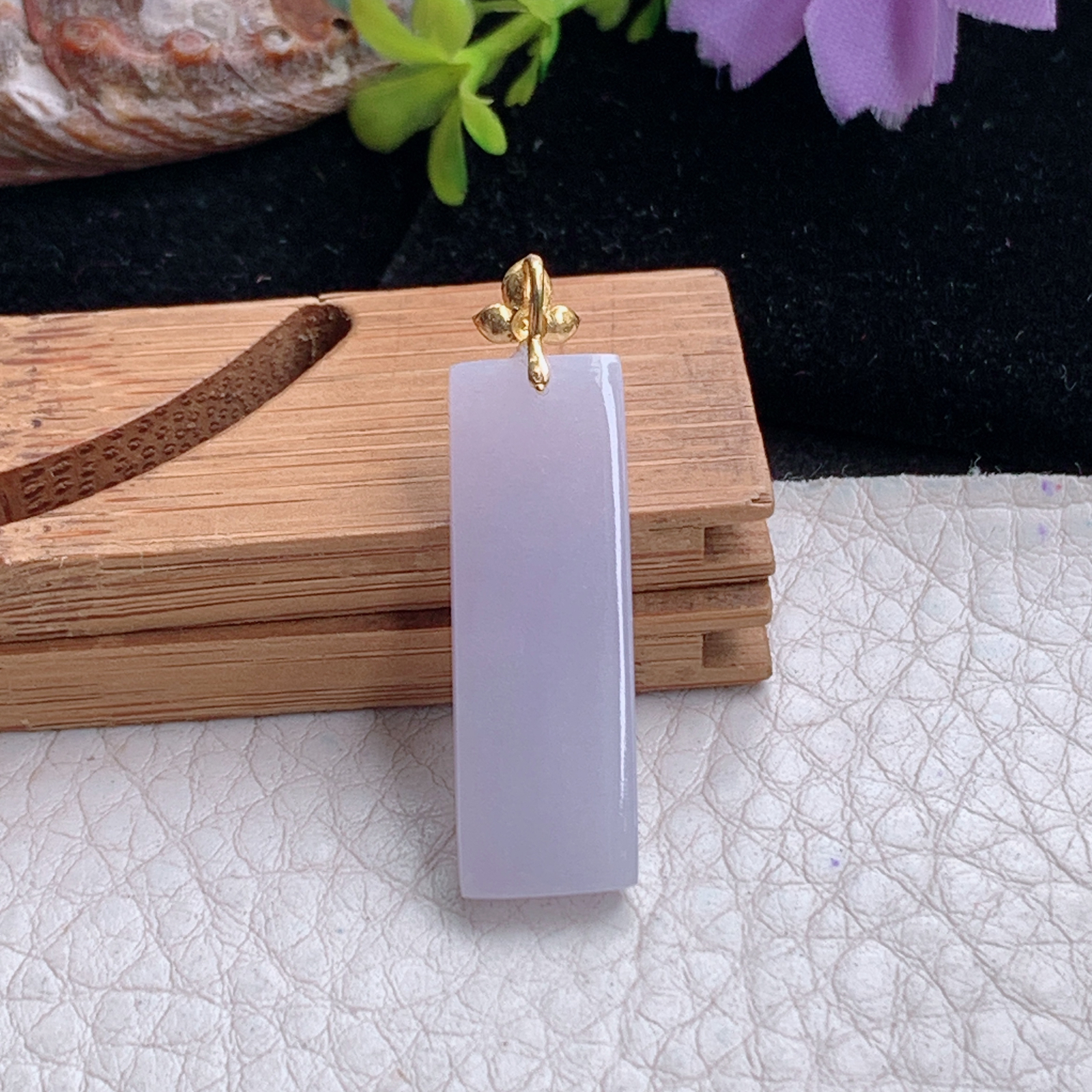 zz3实拍28.5*9.5*4天然缅甸翡翠淡紫无事牌小吊坠镶金扣女生玉坠