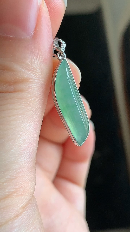 ️天然翡翠，冰绿随行，18k金项链，22.8-6.8-4，yl418