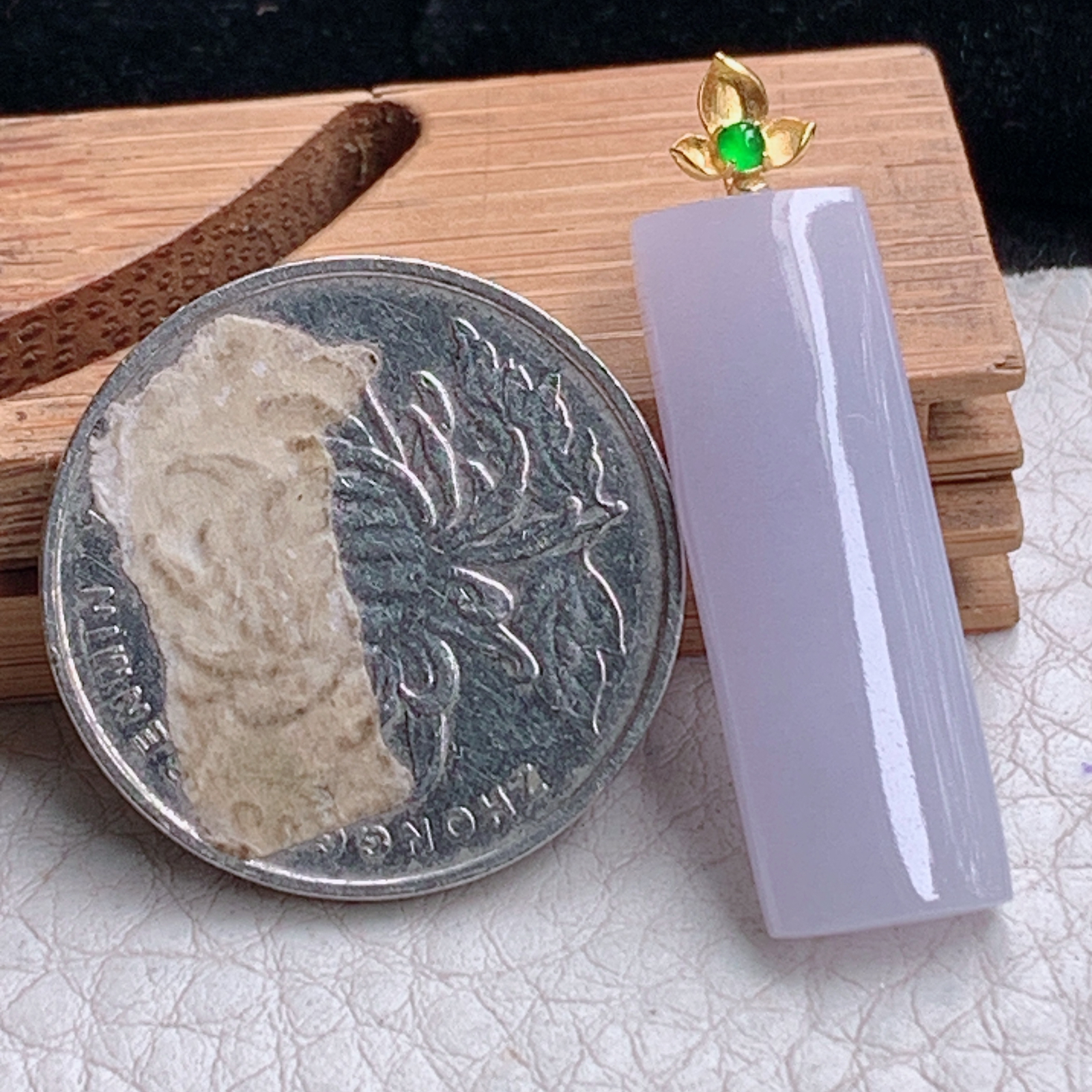 zz3实拍28.5*9.5*4天然缅甸翡翠淡紫无事牌小吊坠镶金扣女生玉坠