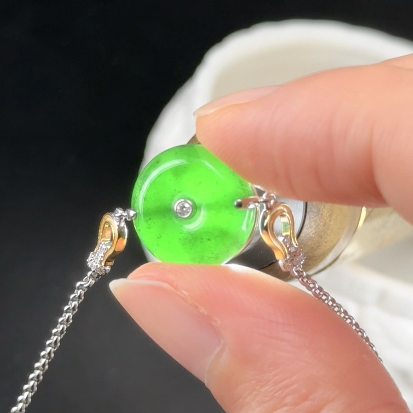 精品18k墨翠平安扣手链 种好色正 黑度极好 打灯通透 油性十足 尺寸13.4