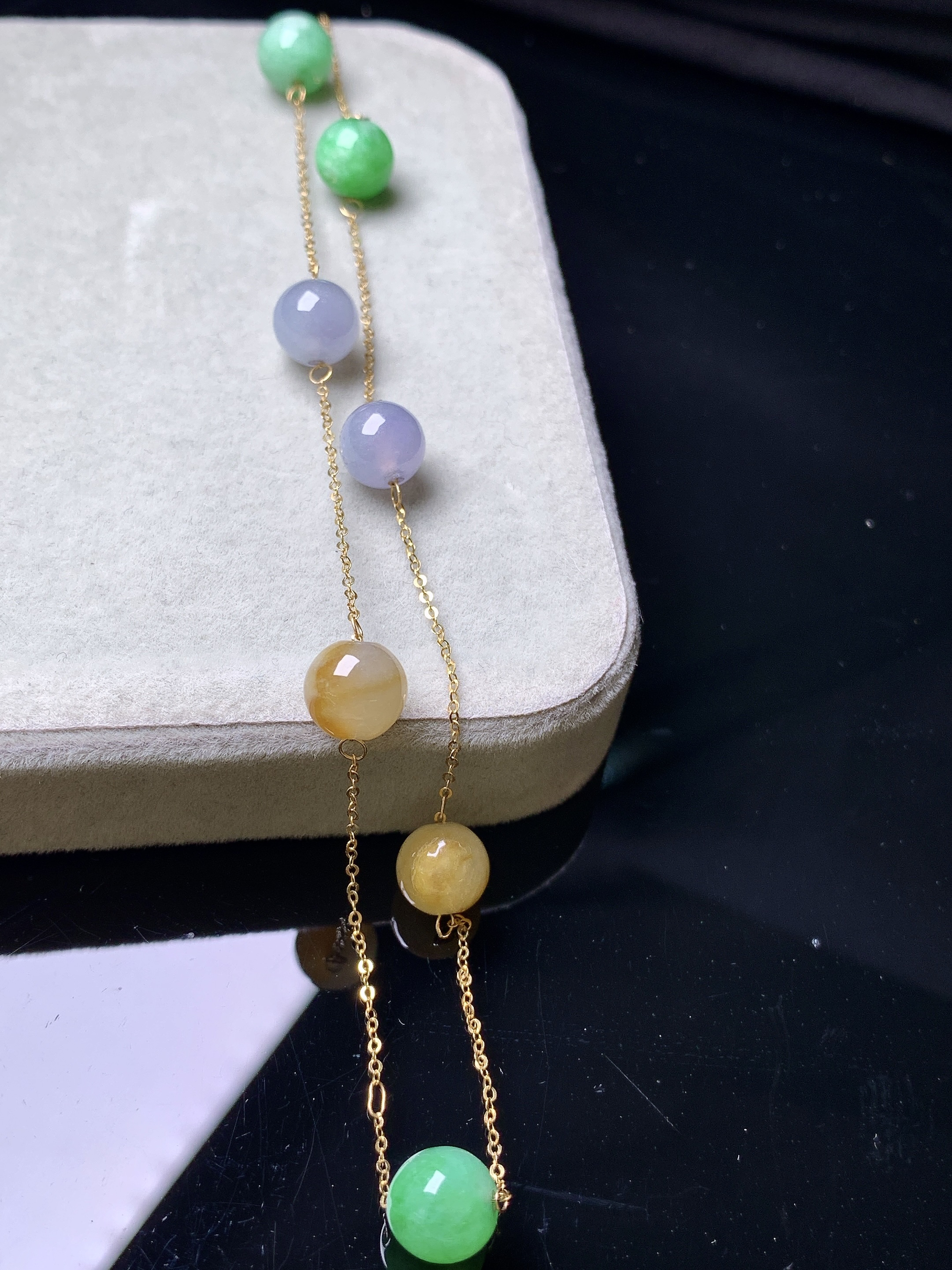 18k金镶嵌三彩圆珠项链 玉质细腻 色泽艳丽清新 水润亮眼 整体尺寸7.3 L4