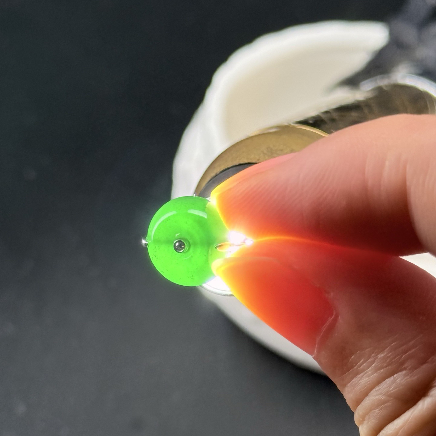 精品18k墨翠平安扣耳坠 种好色正 黑度极好 打灯通透 油性十足 尺寸10