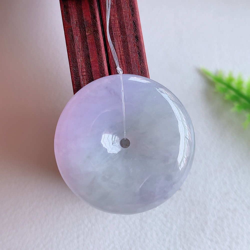 冰润紫罗兰平安扣吊坠，厚装饱满，冰润剔透，细腻水足，种质润泽，飘花灵动，佩戴优雅大气，W49.18 
