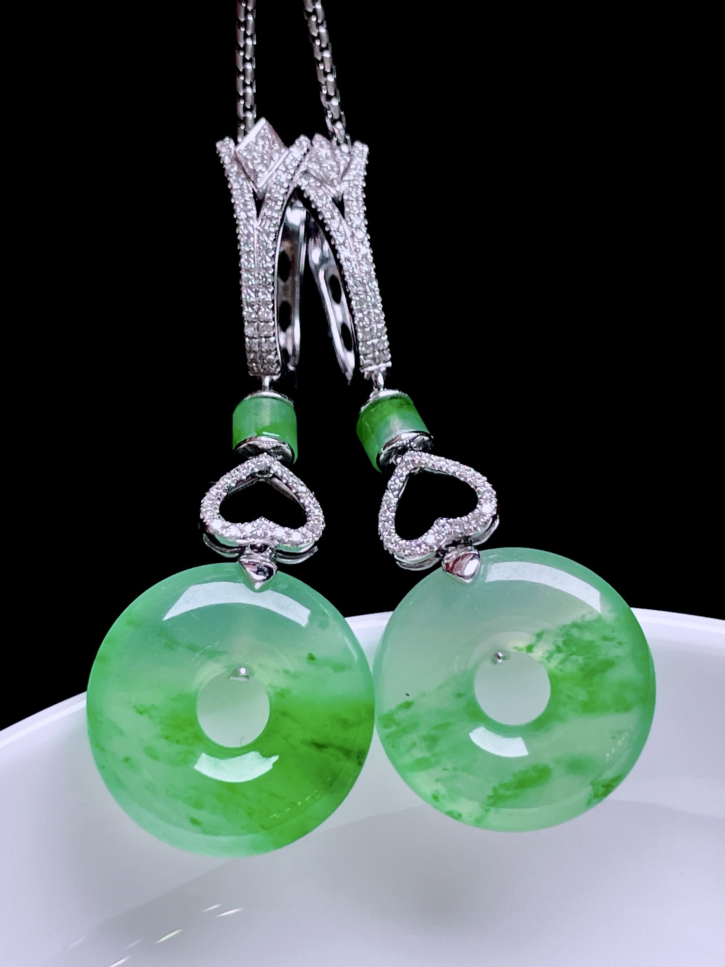 ️ 冰种绿花甜甜圈耳坠 花色灵动，油润起胶，18k金镶嵌 整体：42.4 裸石：15.3/3.7 