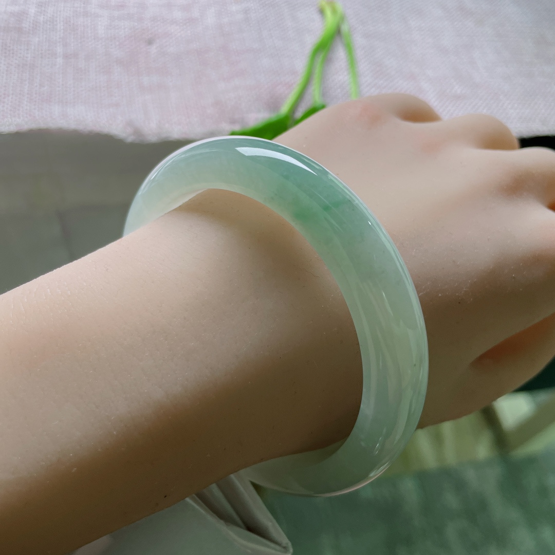 60/12.3/8.9绿底正圈，冰润细腻，渐变之色，婉间风华，悠然见南山，贵气，一点侧纹，ss51169a