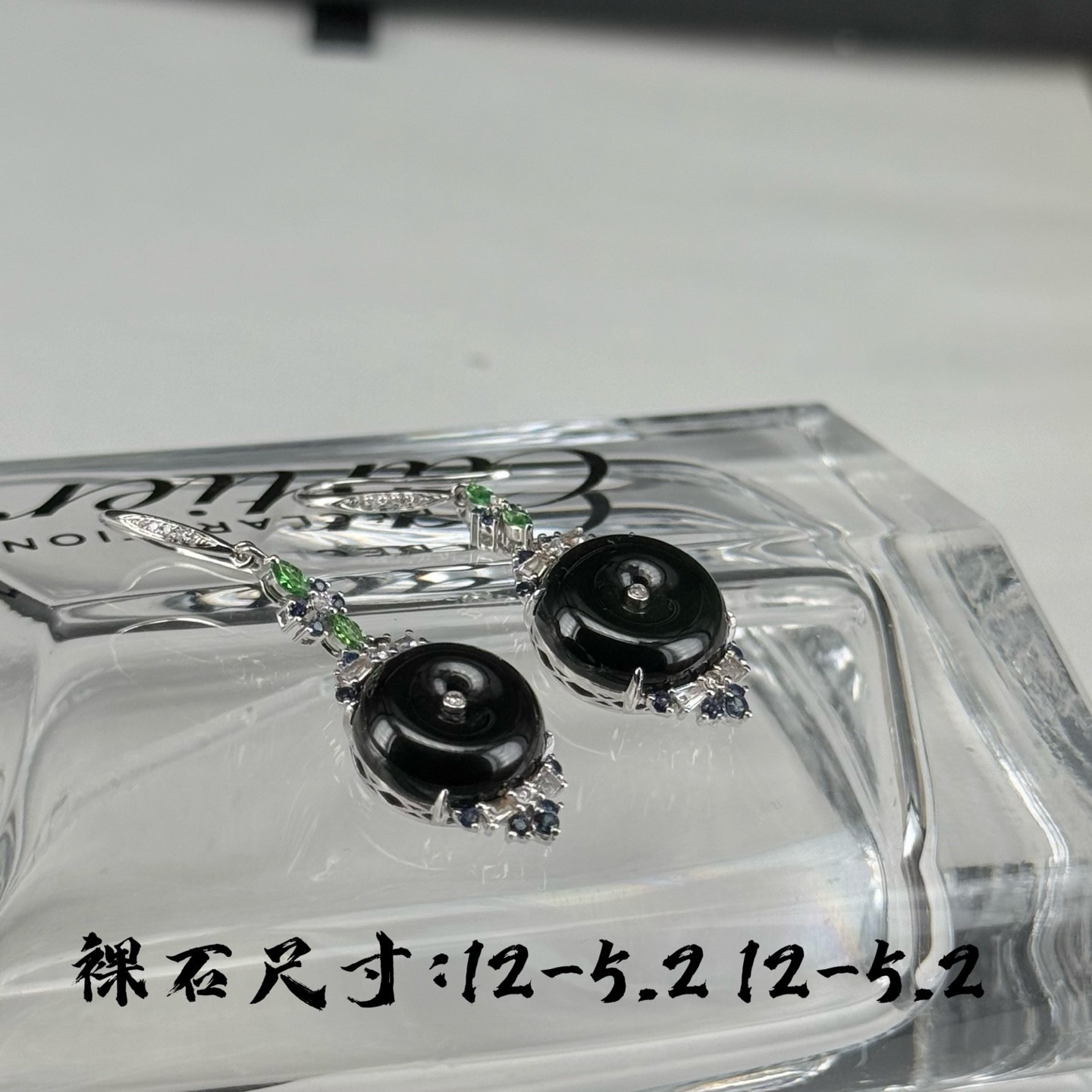 精品18k墨翠平安扣耳坠 种好色正 黑度极好 打灯通透 油性十足 尺寸12