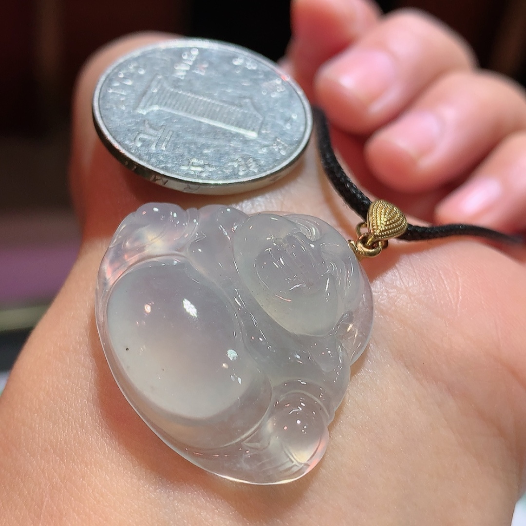 冰佛公吊坠。冰润底子细腻，胶感十足，佩戴简单大方货号89418，26.5-31.9-6.8
