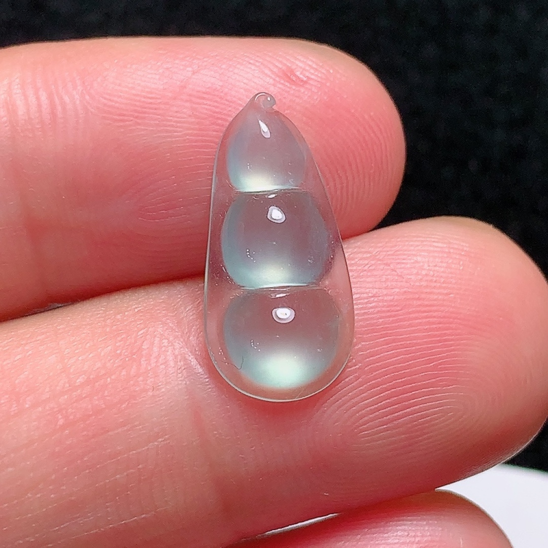 ️冰种小福豆，种老水头好，又冰又润，饱满无裂，尺寸：17.5/8.5/3.2mm，ss