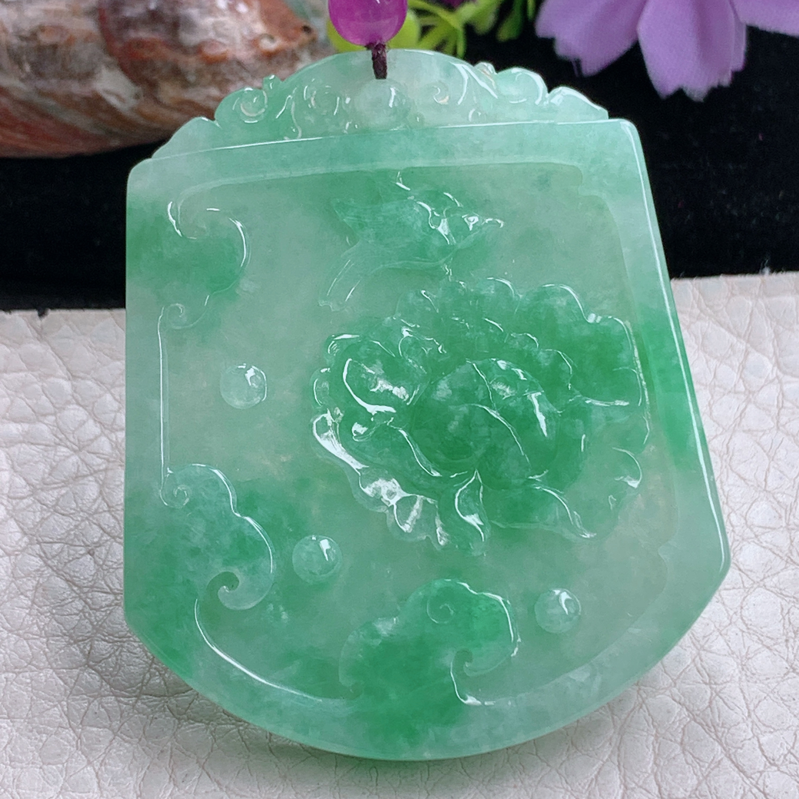 zz3实拍55*45.6*6天然缅甸翡翠双面精雕花开富贵吊坠浅绿国色天香毛衣坠