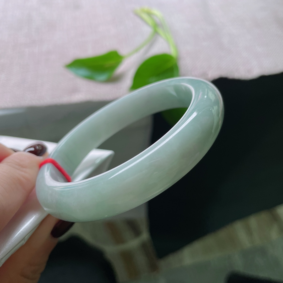 57.5/12.6/8.1，浅绿底正圈，腕间一泓翠，温润自生光。一点小细纹不影响，ss51194a