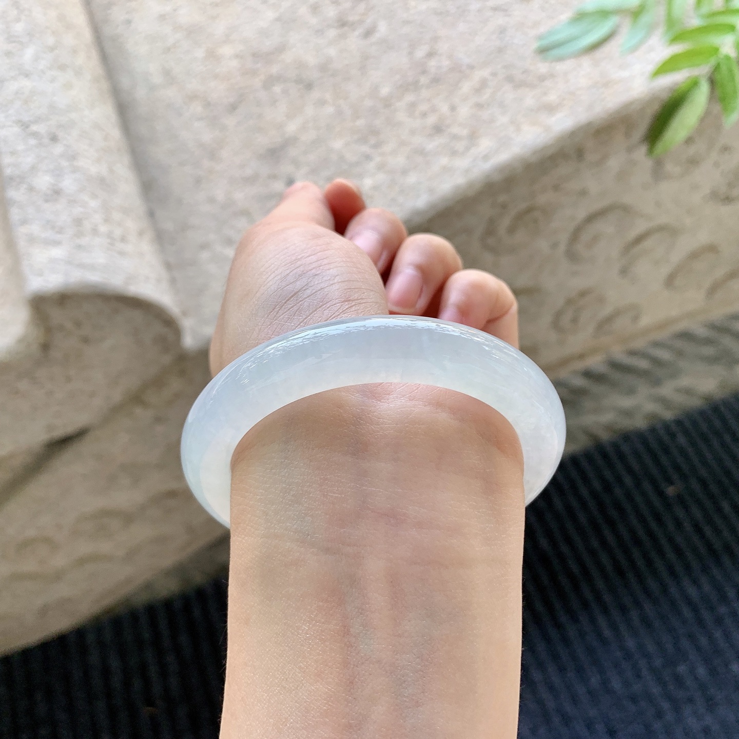 正圈53 54 圈口54.5/10/9 编码FL042005 糯冰底色，水润，种老，细腻，打灯有纹线