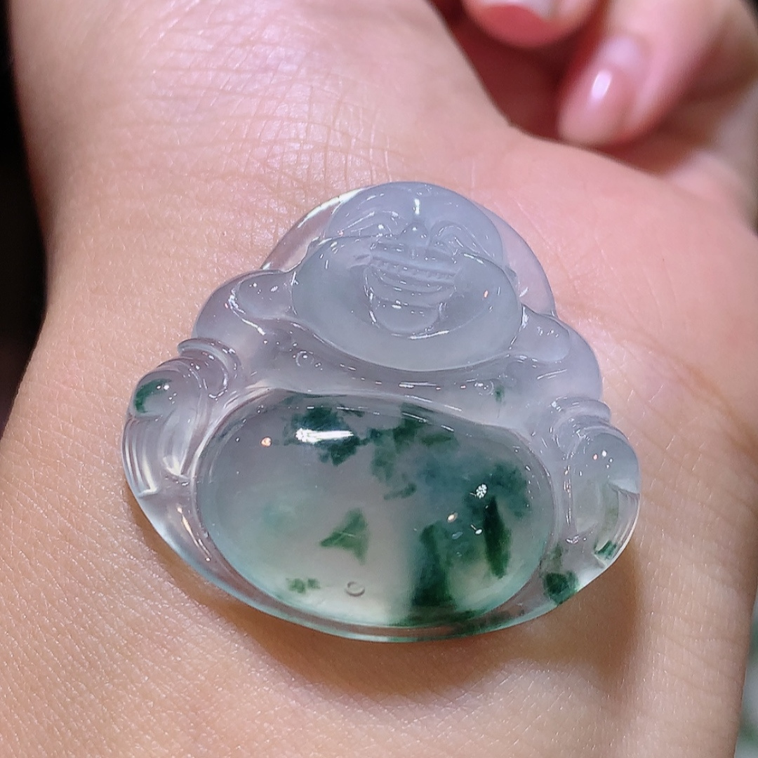 ️️高冰飘花佛公挂件。种老底子细腻，品相喜悦，佩带简单大方货号77416，29.6-31.2-6.2