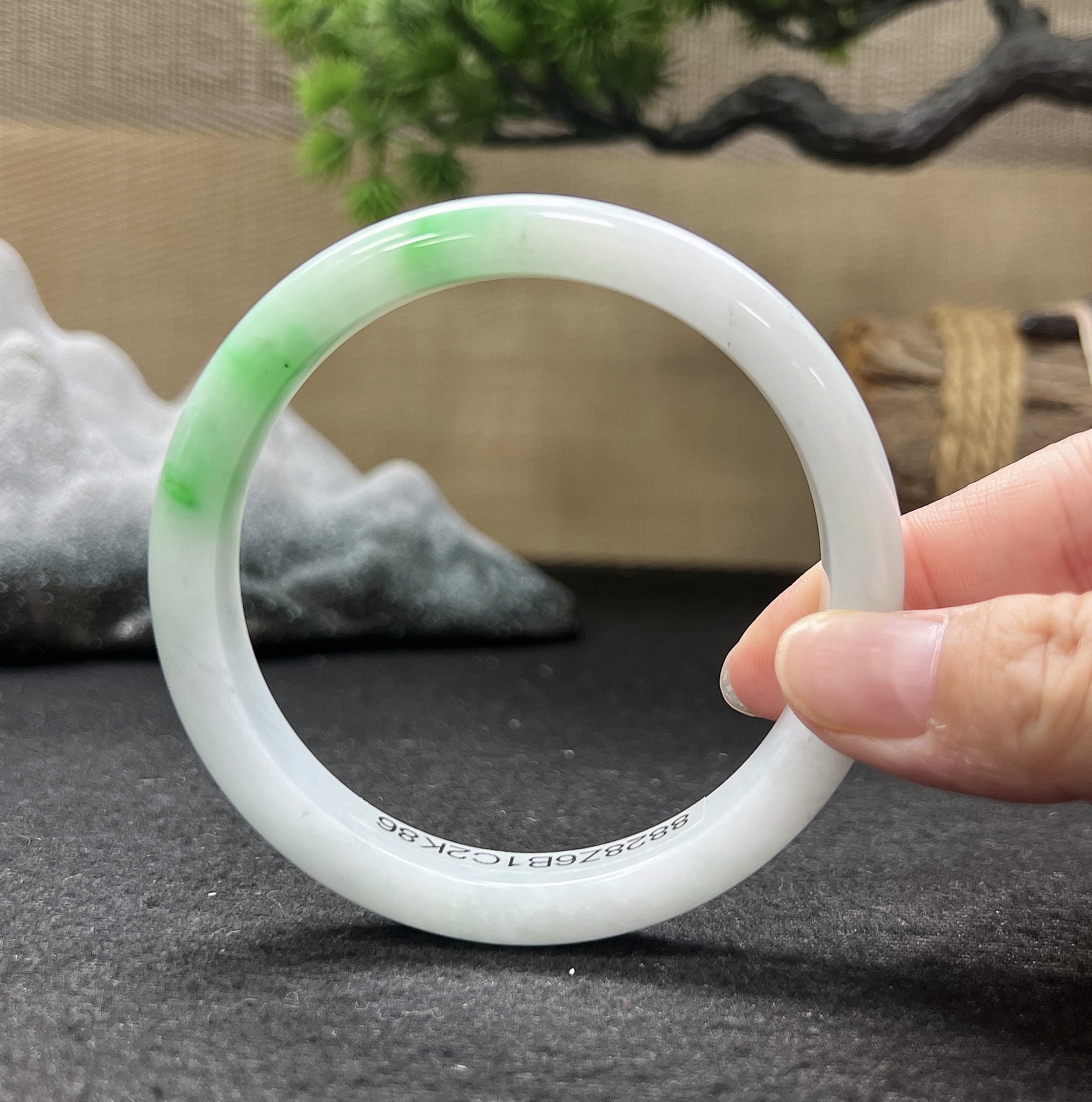 62圈口正圈飘绿手镯