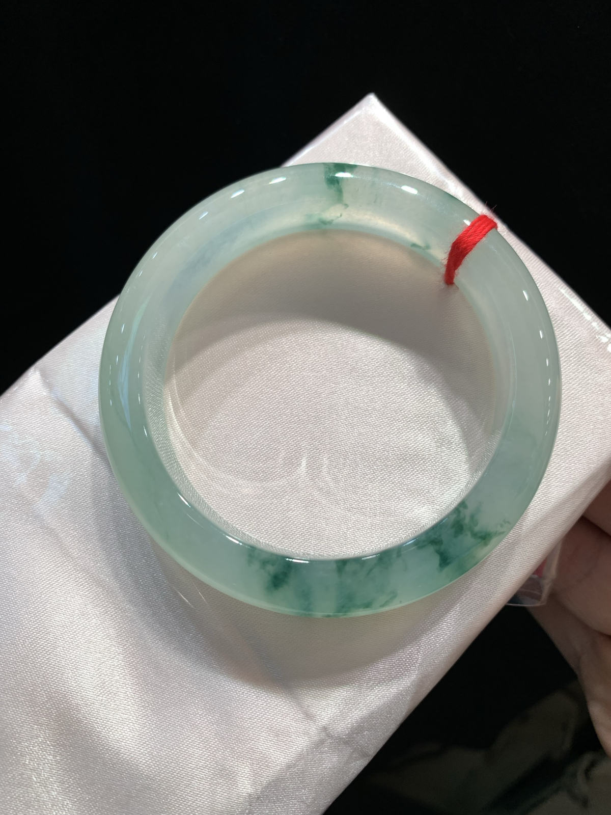 尺寸56.6/12.3/8.6，冰种飘花手镯
种老水足