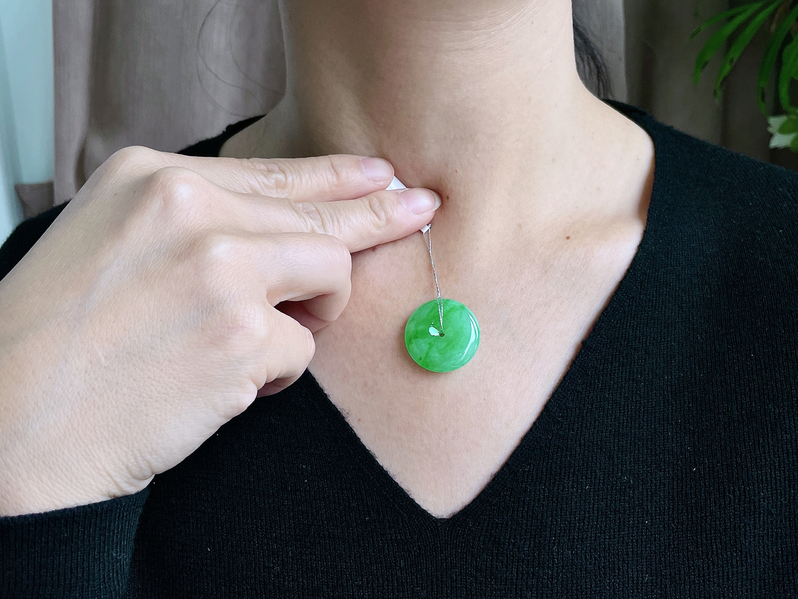 【裸石】高冰阳绿平安扣吊坠
【说明】缅料 完美 性价比高  
【尺寸】24.3-5.5