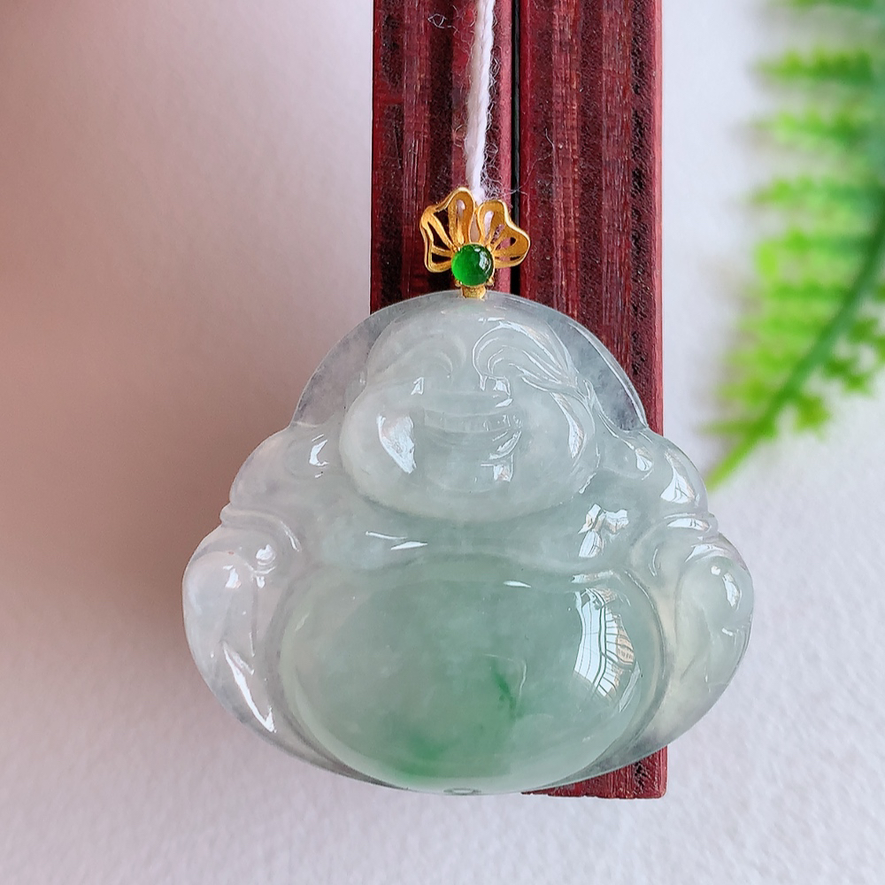 18k金扣冰润飘花佛公挂件 玉质细腻  精雕弥勒佛，笑佛福耳垂肩，面相喜庆，开怀大笑，憨态可掬。惟妙惟肖，寓意福禄双全，吉祥美满，笑口常开 W415.18  尺寸：24-27-6mm