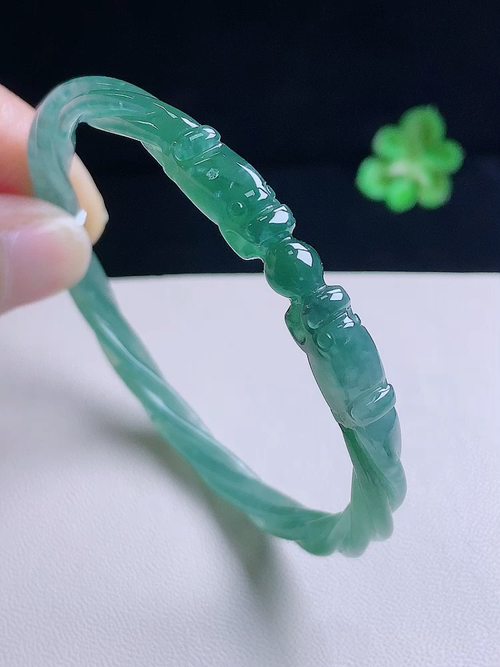 手镯，无裂，尺寸53.5/5.4/5.5/编号13u9  18